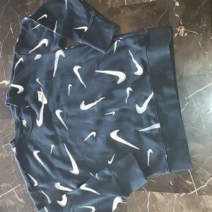 Girls Nike crew neck sweatshirt